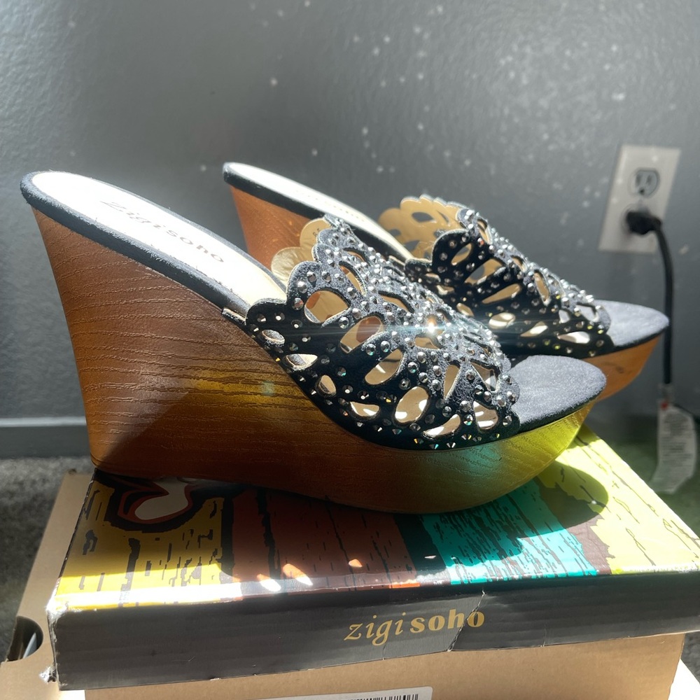 Zigi Soho Sparkly Black Wedges